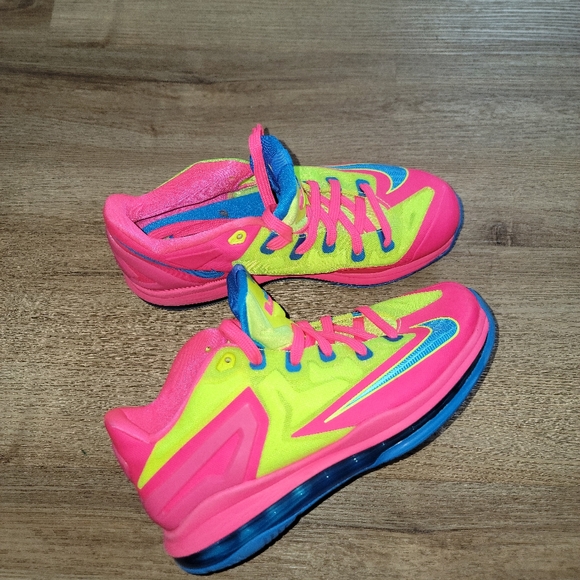 Nike LeBron size 6.5 youth - Picture 6 of 6